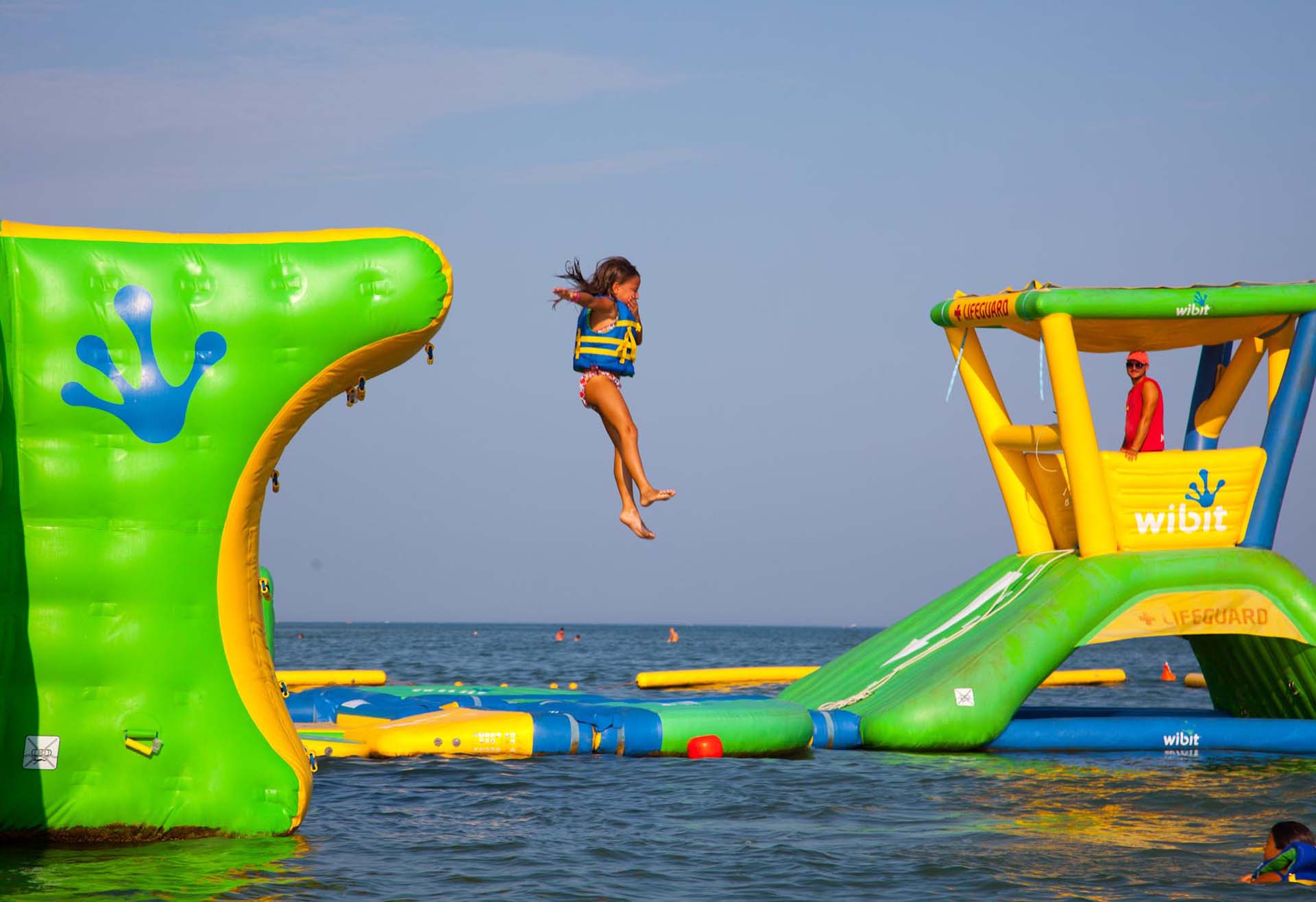 Jesolo bambina giochi acquatici