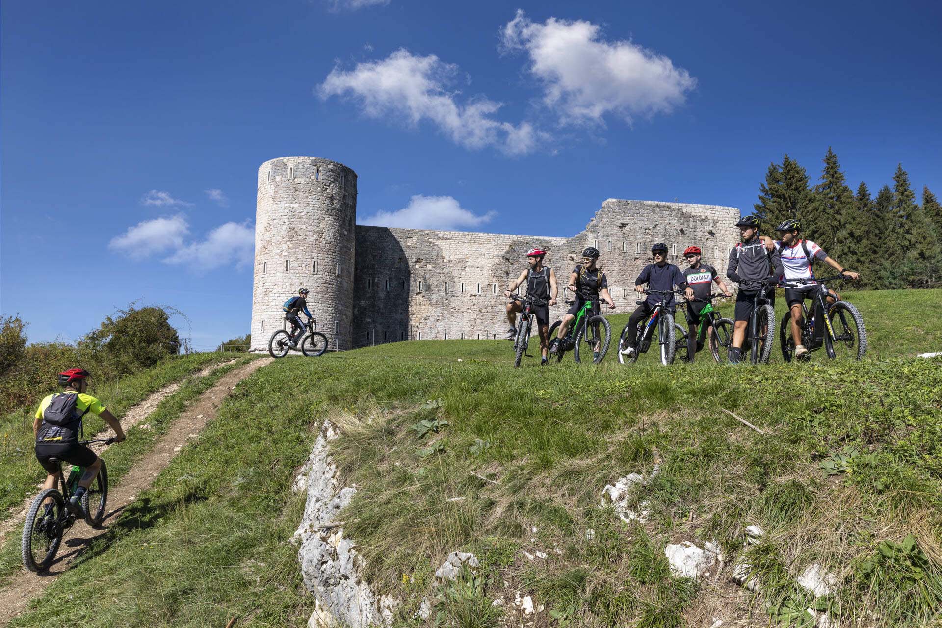Cicloturismo Asiago Forte Interrotto esterno