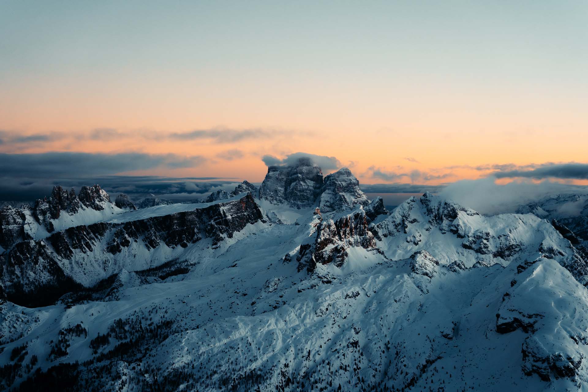 Panorama da lagazuoi-inverno-credits_DMO_Dolomiti Bellunesi.jpg