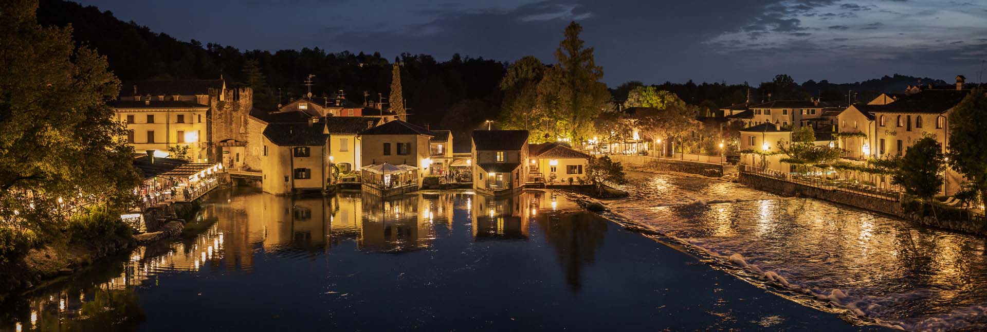 Veduta panoramica crepuscolo Borghetto sul Mincio