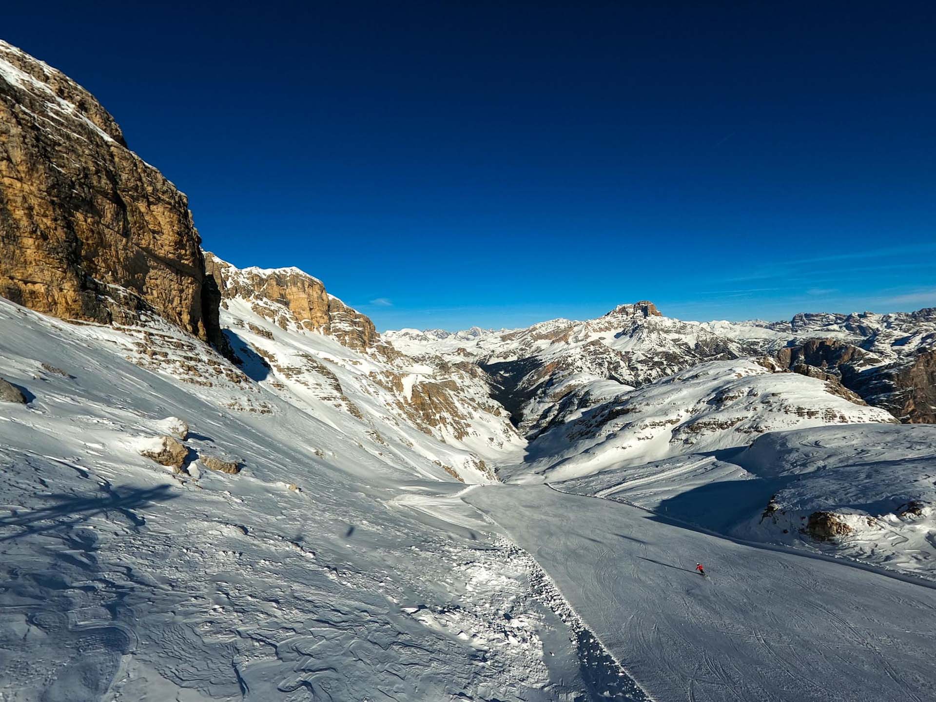 Cortina inverno Tofane la pista che scende da Ra Valles