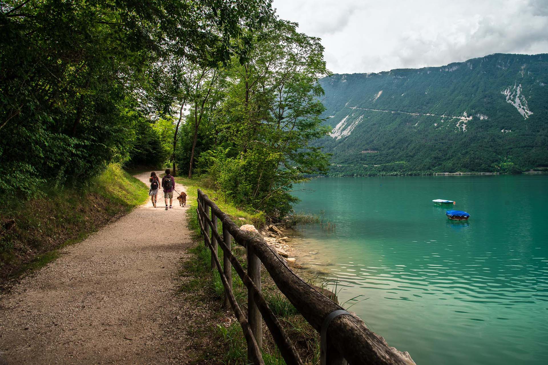 Lago Santa Croce Alpago passeggiata