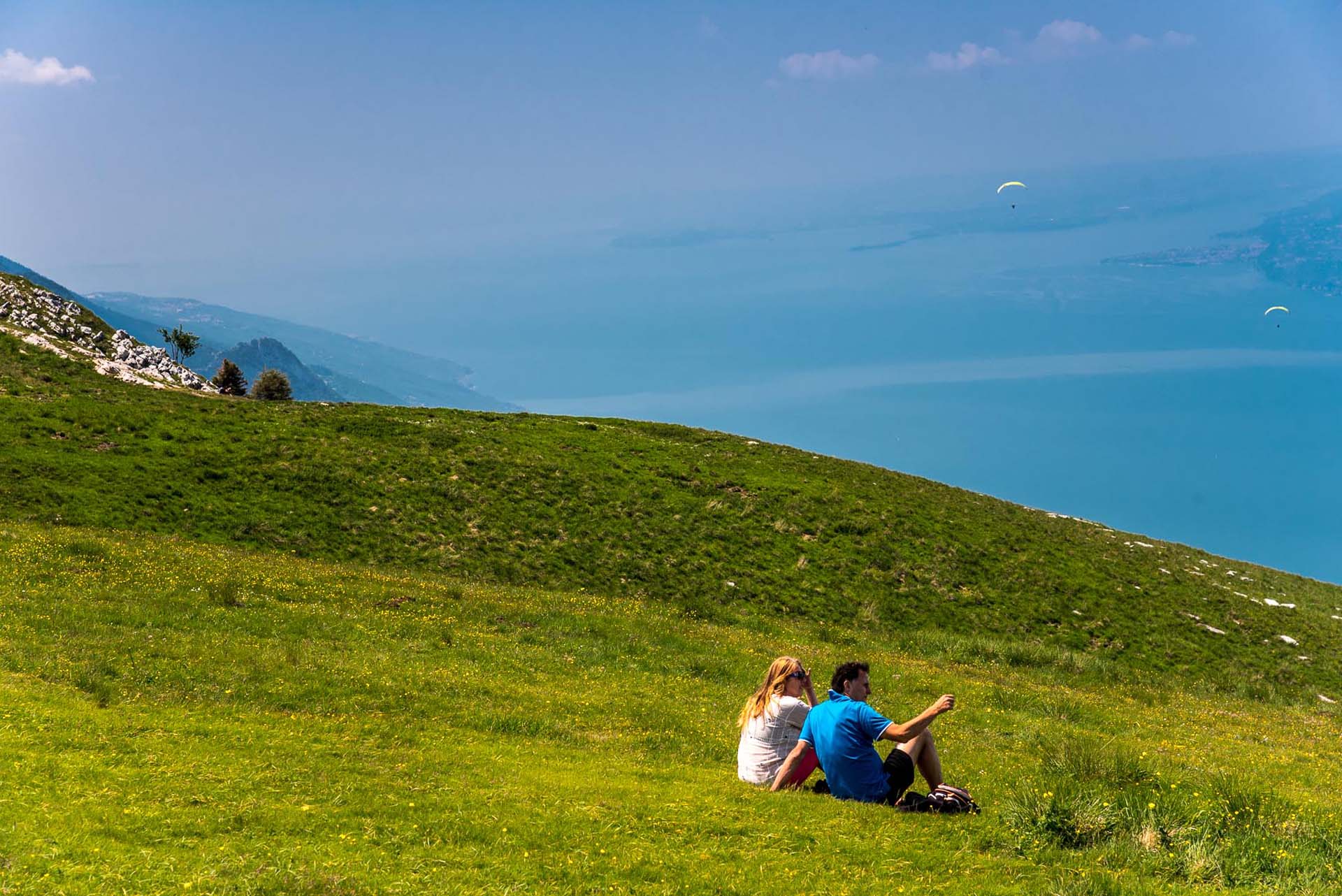 Lago Garda Parapendio dal Monte Baldo Malcesine prato
