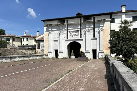 Accesso occidentale allle mura veneziane di Treviso, Porta Santi Quaranta