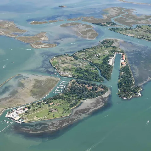 Isole di Vignole, Certosa e Sant'Andrea nella Laguna di Venezia viste dall'alto