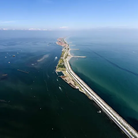 Isola di Pellestrina lato Murazzi e Ca' Roman vista dall'alto