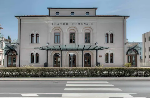 Facciata del Teatro Comunale di Thiene