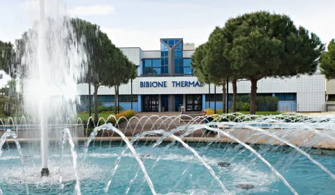 Fontana e ingresso delle Terme di Bibione