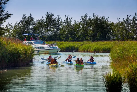 In canoa nel canale Lugugnana, Bibione Valgrande