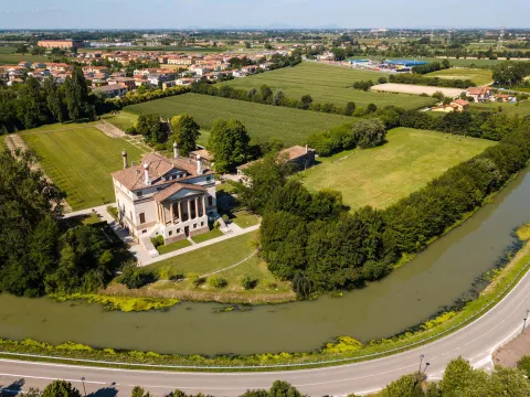 Veduta aerea di Villa Foscari detta La Malcontenta a Mira, Riviera del Brenta