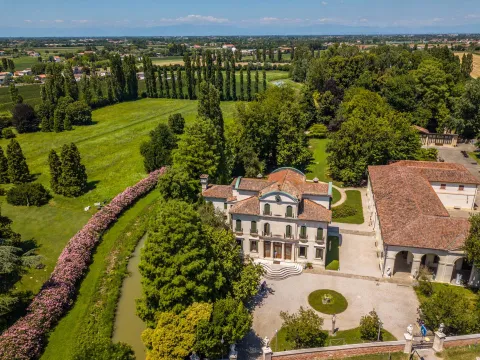 Veduta aerea di Villa Widmann a Mira, Riviera del Brenta