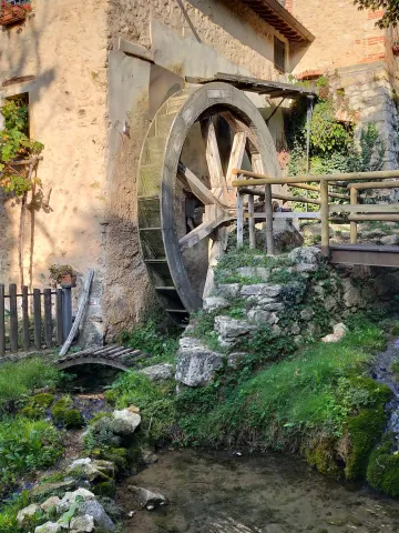 Vista su un mulino della valle dei mulini di Mossano