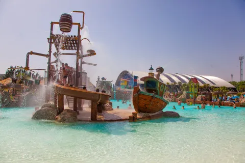 Parco acquatico di Caorle con bagnanti