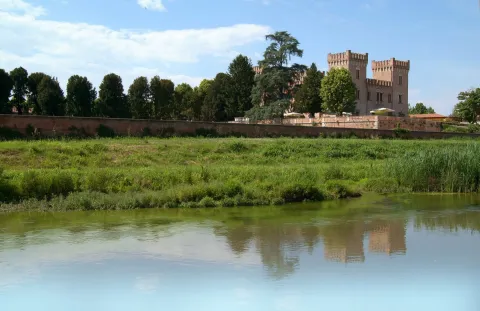 Castello Bevilacqua sul fiume Fratta