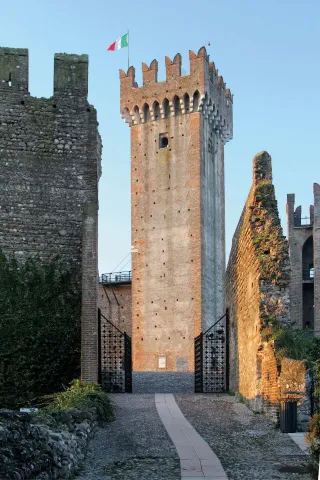 Torre ed entrata del Castello Scaligero di Valeggio Sul Mincio