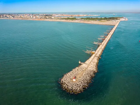 Vista della diga di Sottomarina