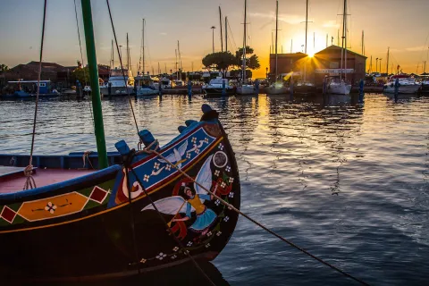 Caratteristico Bragozzo alle Fondamenta Canal Lombardo di Chioggia al tramonto
