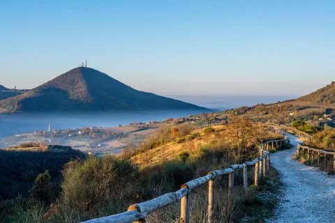 Panoramica dei Colli Euganei e Pianoro del Mottolone autunno