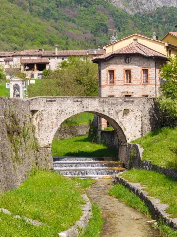 Scorcio della Via dell'Acqua che passa da Cison di Valmarino