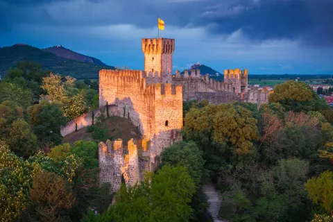 Mura e torri di Este al crepuscolo
