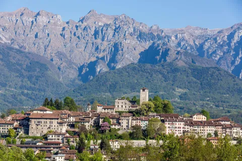 Vista di Feltre con Vette Feltrine sullo sfondo