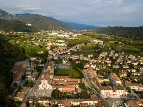Veduta aerea di Follina e della Abbazia Cistercense di santa Maria