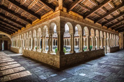 Colonne attorno al Chiostro della Abbazia Cistercense di Santa Maria di Follina