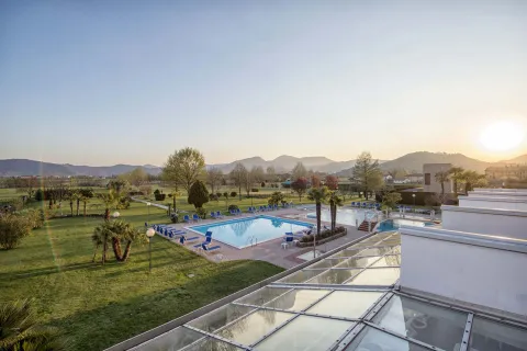 Piscine termali ad Abano Terme all'alba nei Colli Euganei