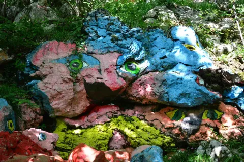 Il popolo delle Rocce, opera di Roberto Costa