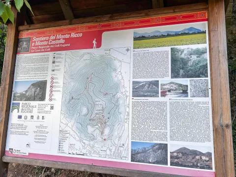 Cartellone segnaletico e descrittivo del percorso del Monte Ricco sui Colli Euganei