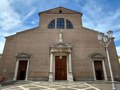 Facciata della Cattedrale dei Santi Pietro e Paolo ad Adria