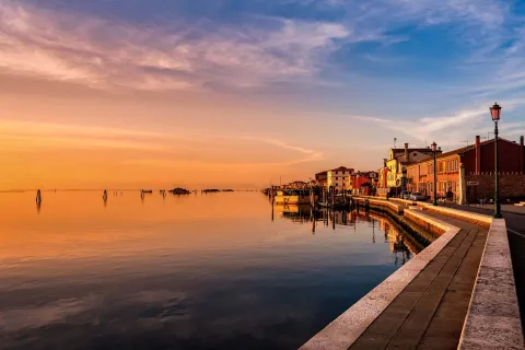 Isola di Pellestrina con tramonto sulla Laguna Veneta