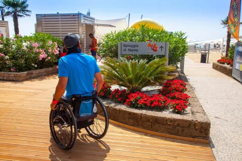 Spiaggia con accesso accessibile per sedia a rotelle a Jesolo