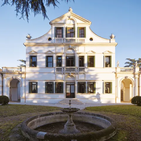 Facciata di Villa Lattes a Istrana