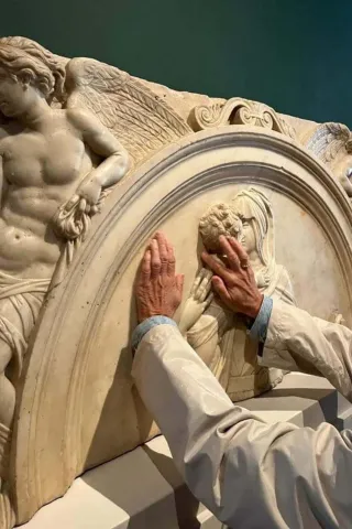 Mani su altorilievo con Madonna Galleria Franchetti alla Ca' d'Oro