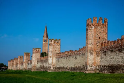 Mura merlate guelfe e Campanile di San Francesco a Montagnana