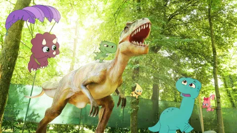 Scultura di un dinosauro al Parco degli Alberi Parlanti di Treviso