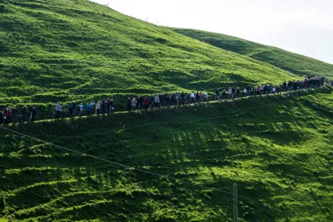 Pellegrini in cammino durante la processione tra Durlo (VI) e Campofontana (VR), che si svolge tradizionalmente la prima domenica di maggio, è dedicato a Santa Margherita e San Giorgio