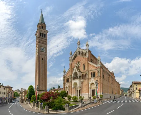 Piazza, Duomo e Campanile di Pieve di Soligo