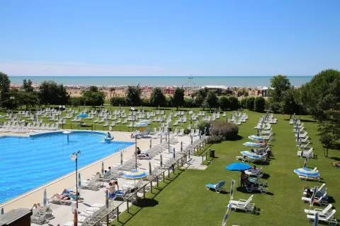 Piscina fronte mare delle Terme di Bibione