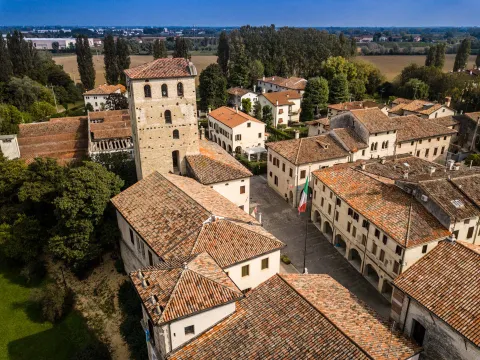 Vista dall'alto della Torre Civica e di Piazza Vittorio Emanuele di Portobuffolè