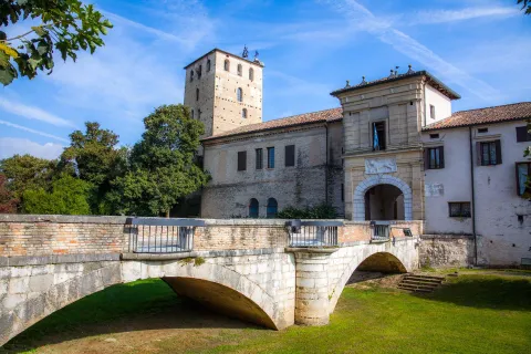 Porta Trevisana e ponte di pietra a Portobuffolè