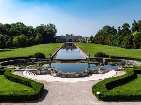 Veduta di Villa Pisani a Stra, Riviera del Brenta
