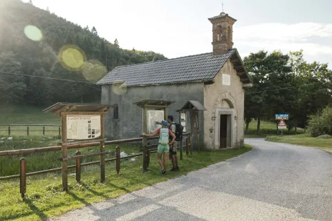 Trekking a Passo Praderadego nella Valbelluna lungo la Via Claudia Augusta