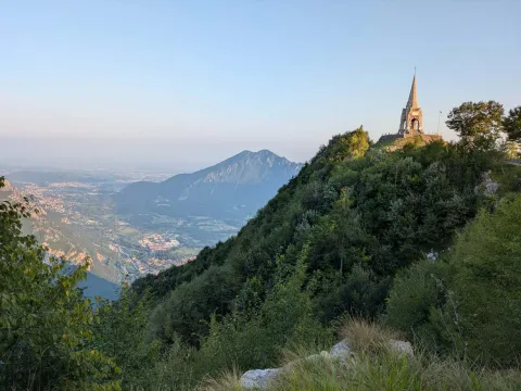 Vista panoramica con Sacrario sul Monte Cimone