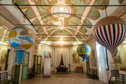 Sala delle mongolfiere del Museo del Volo al Castello San Pelagio