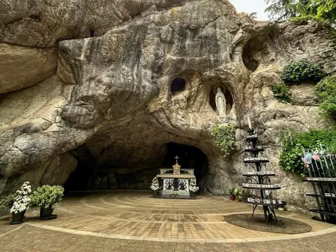 Grotta di Lourdes del Beato Cluadio del Santuario di Chiampo