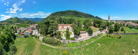 Vista aerea della frazione di Solighetto con Villa Brandolini a Pieve di Soligo