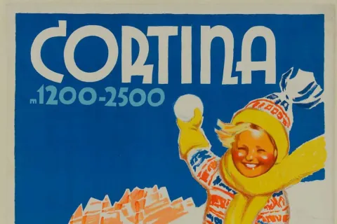 Locandina di Franz Lenhart per la promozione invernale di Cortina d'Ampezzo in cui è raffigurato un bambino vestito in giallo che scente la montagna con lo slittino e una palla di neve in mano