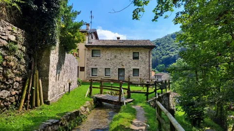 Segheria alla veneziana lungo la Via dell'acqua a Valli del Pasubio